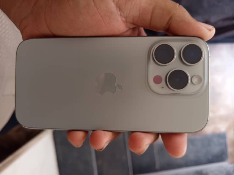 Apple iPhone 15 Pro 0