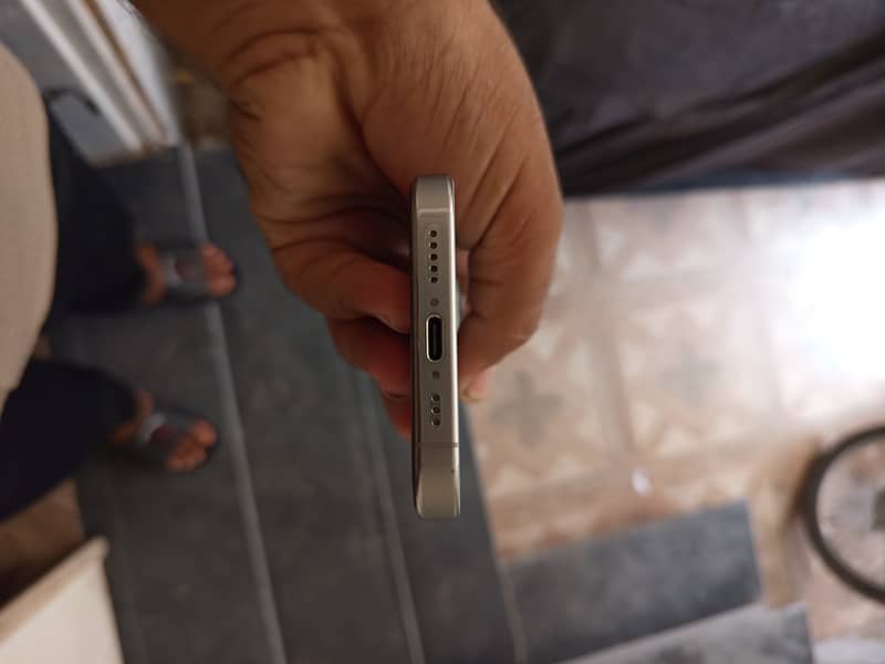 Apple iPhone 15 Pro 3