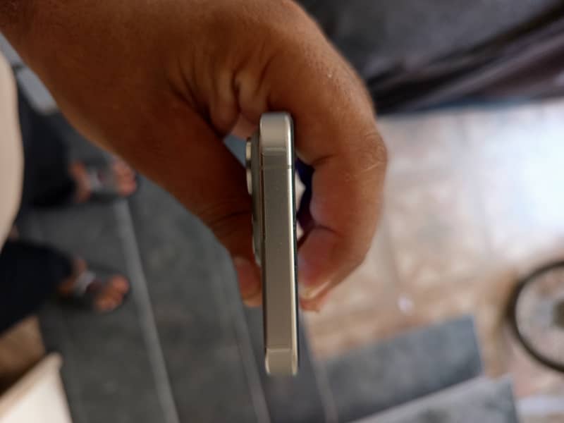 Apple iPhone 15 Pro 4