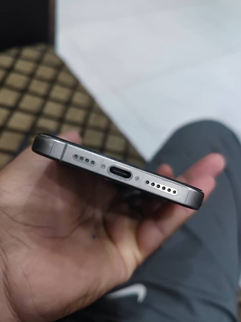 Apple iPhone 15 Pro Max 2