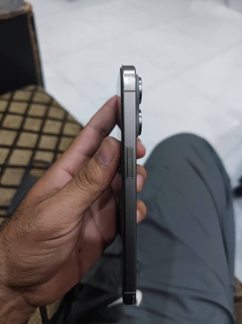 Apple iPhone 15 Pro Max 3