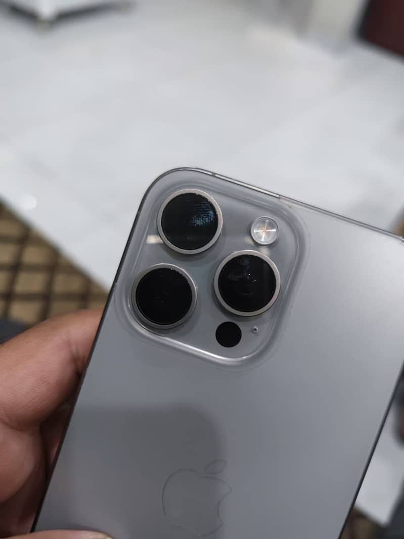 Apple iPhone 15 Pro Max 4