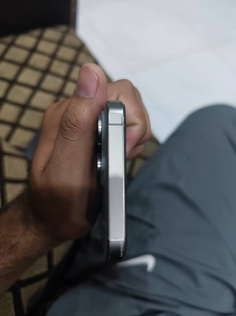 Apple iPhone 15 Pro Max 5