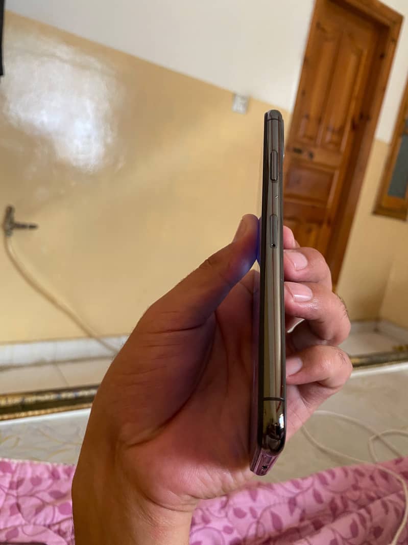 Apple iPhone 11 Pro Max 1