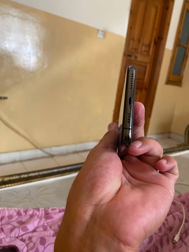 Apple iPhone 11 Pro Max 3