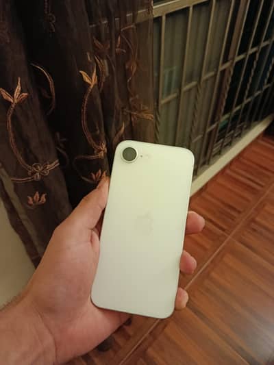 Apple iPhone 16e 8/128 jv