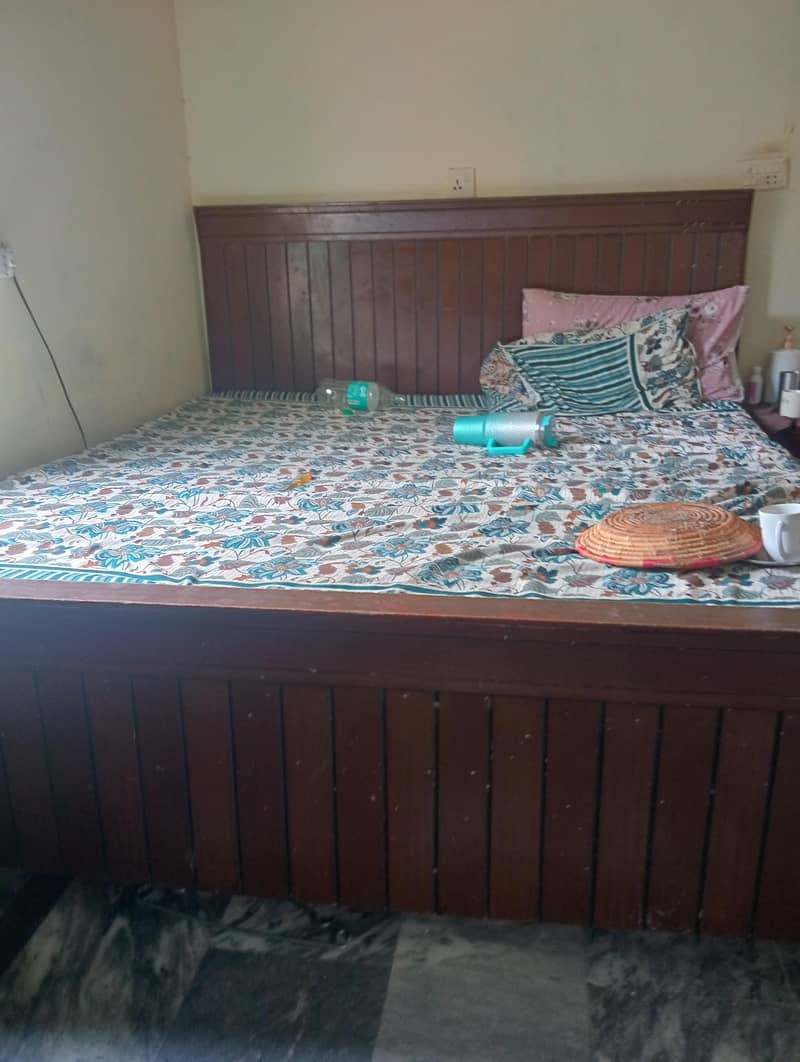 double bed with matres 0