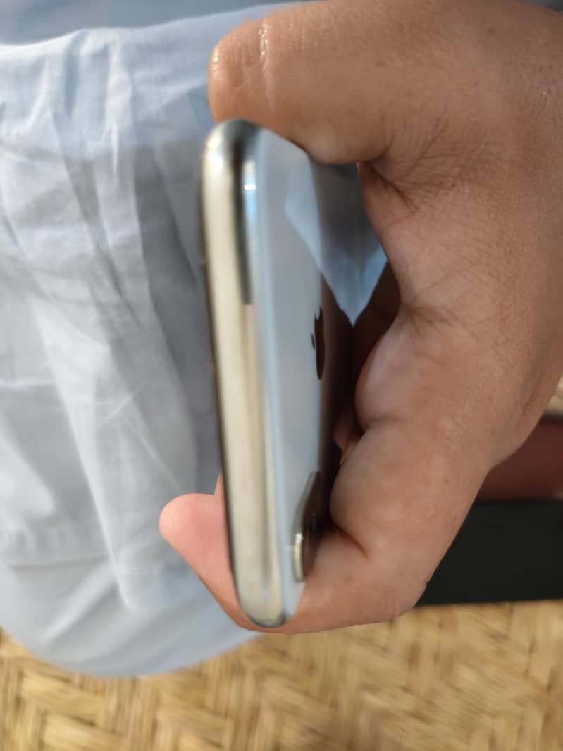 Apple iPhone X 3