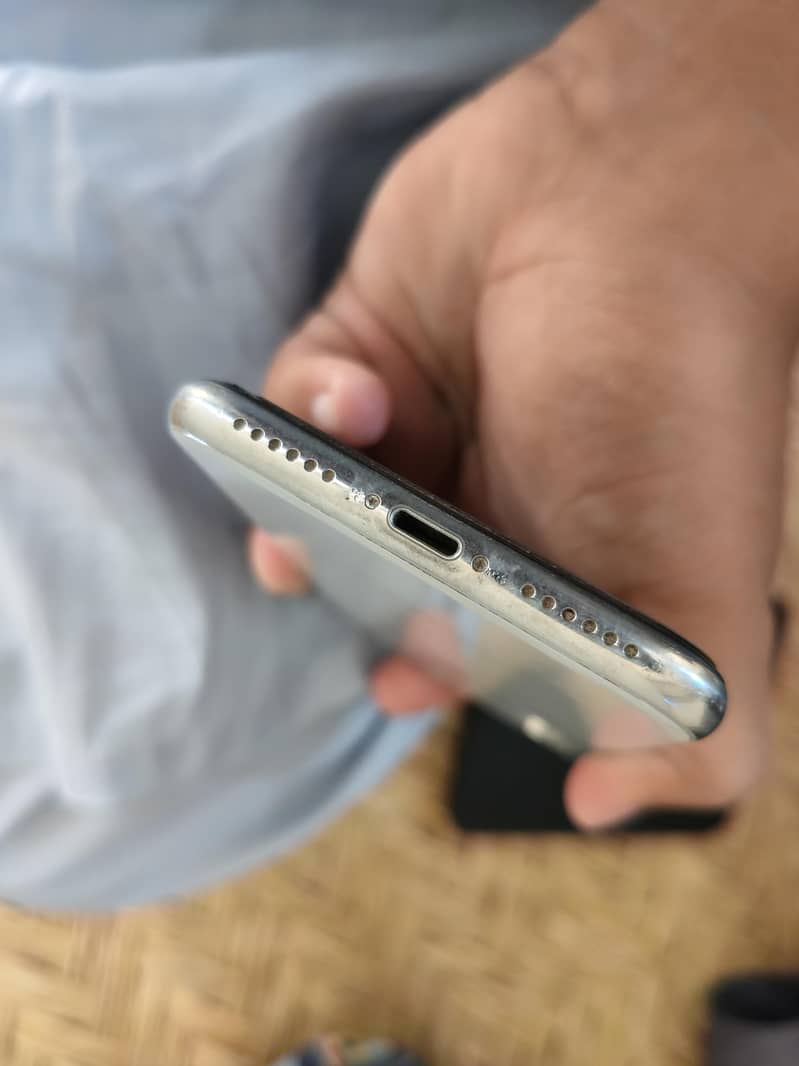 Apple iPhone X 5