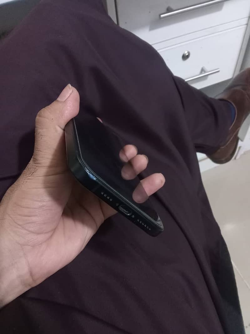Apple iPhone 15 plus 4
