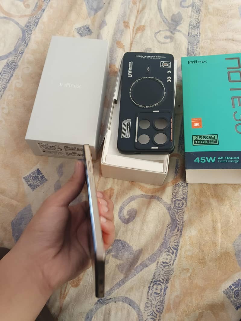 Infinix Note 30 8