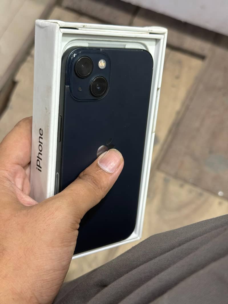 Apple iPhone 13 0