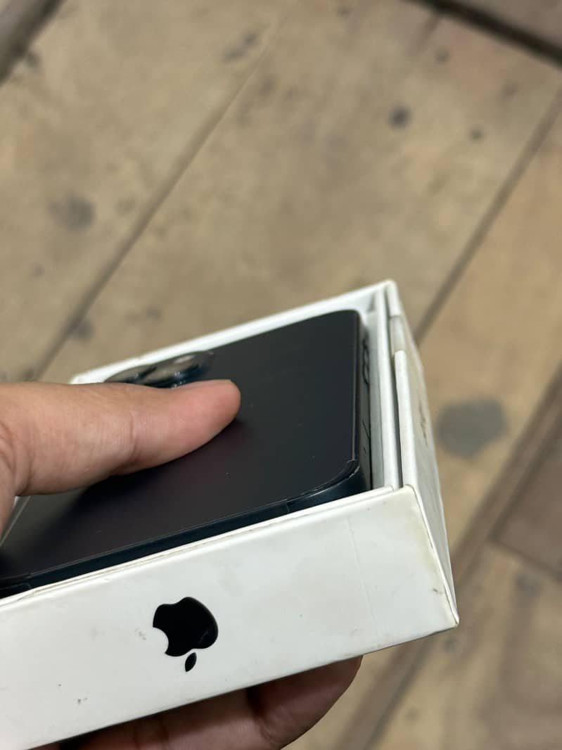 Apple iPhone 13 2