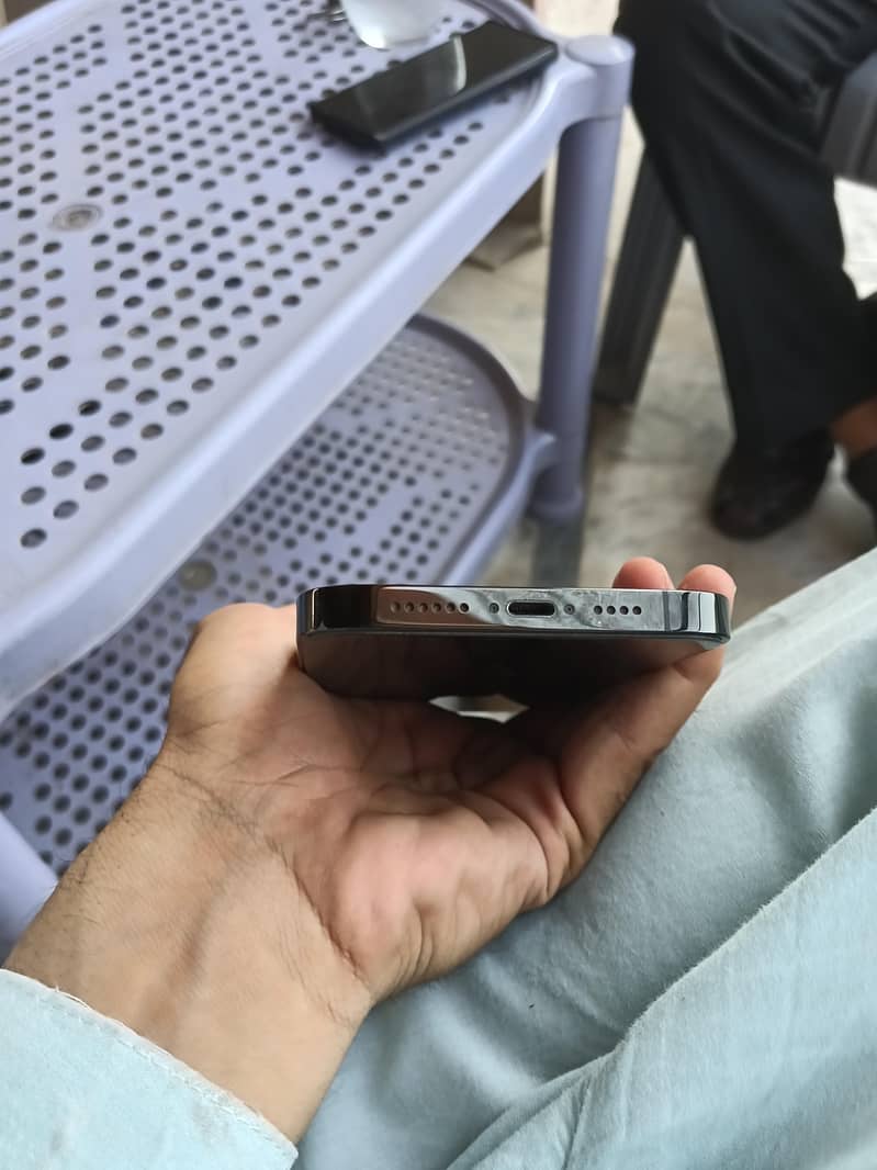 Apple iPhone 14 Pro Max 6