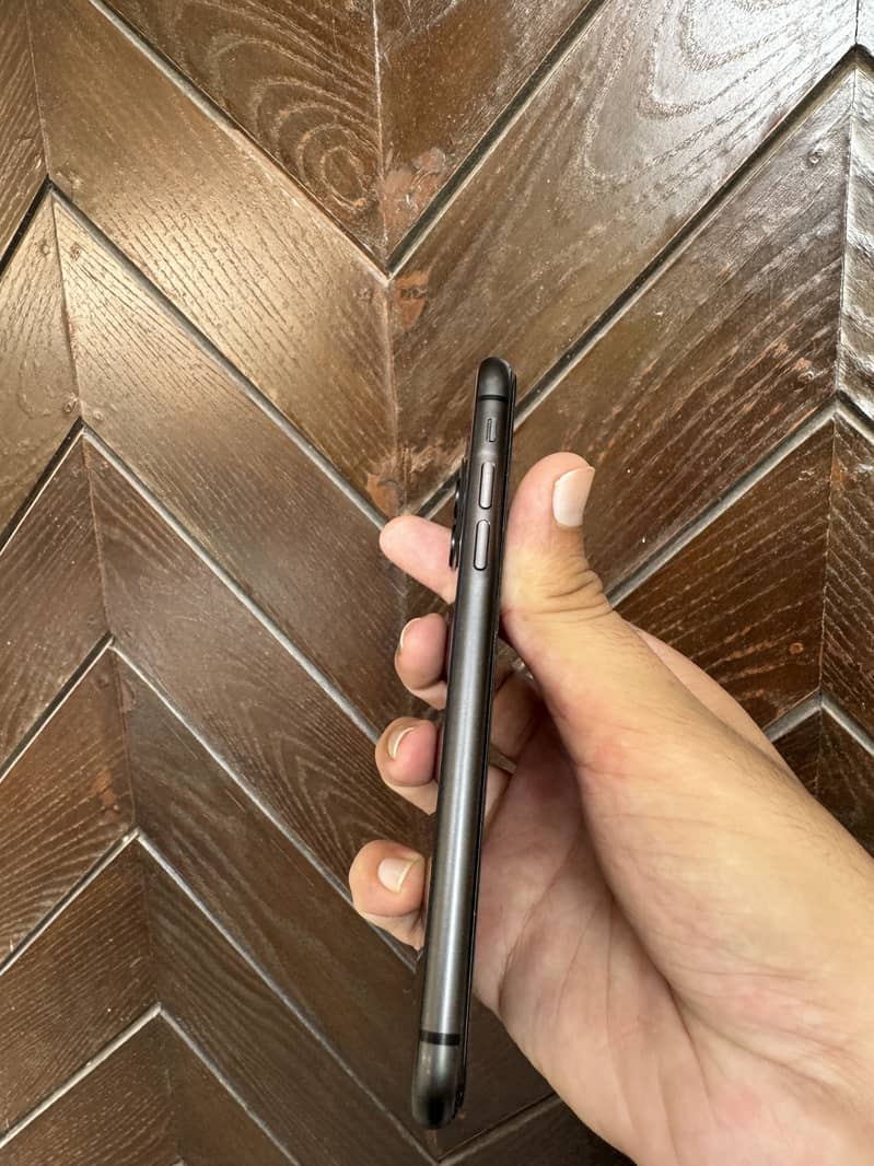 Apple iPhone 11 3