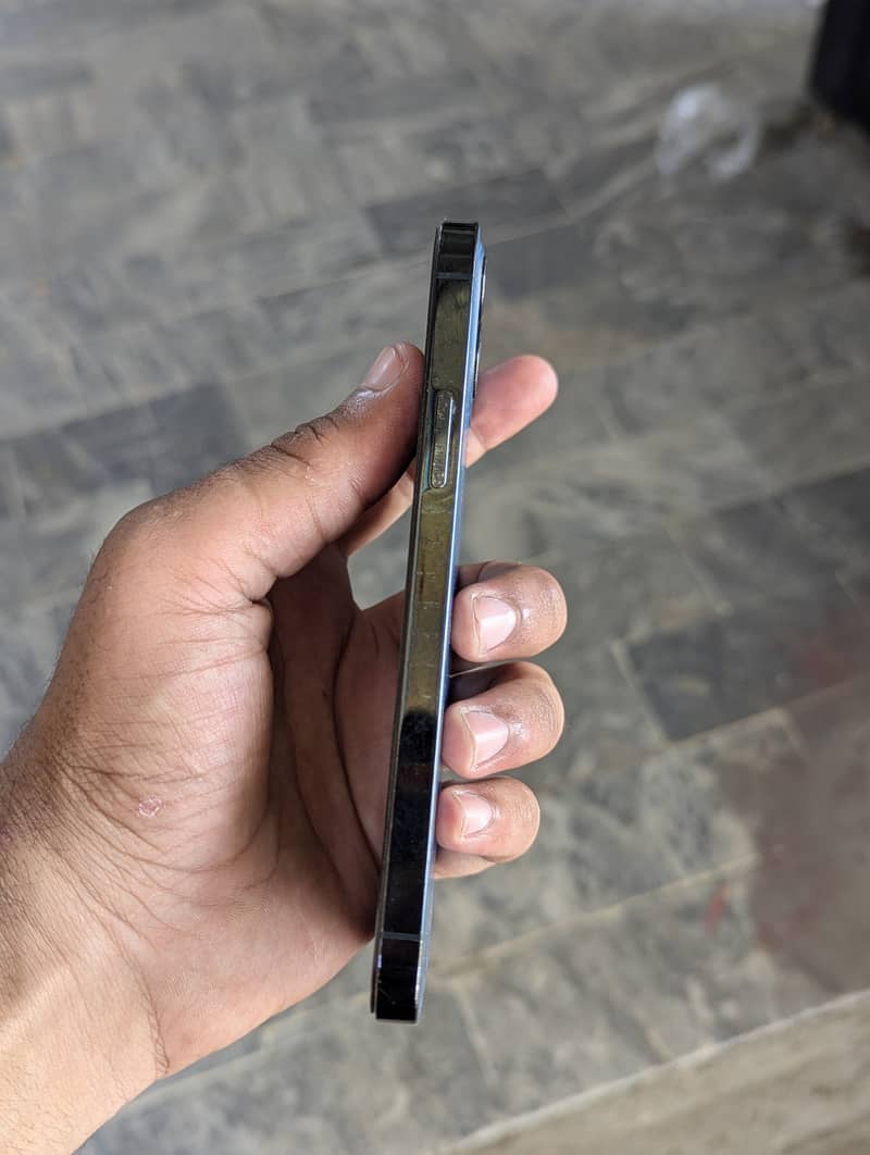 Apple iPhone 12 Pro 1