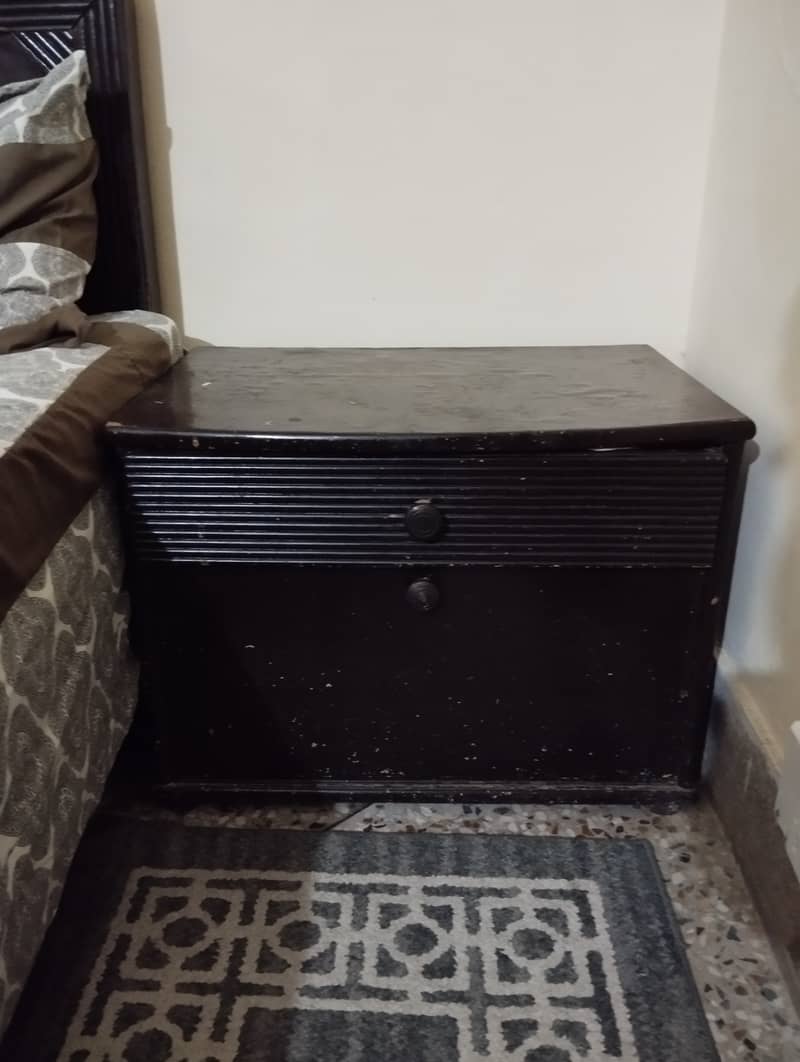 Queen size bed with side table  2