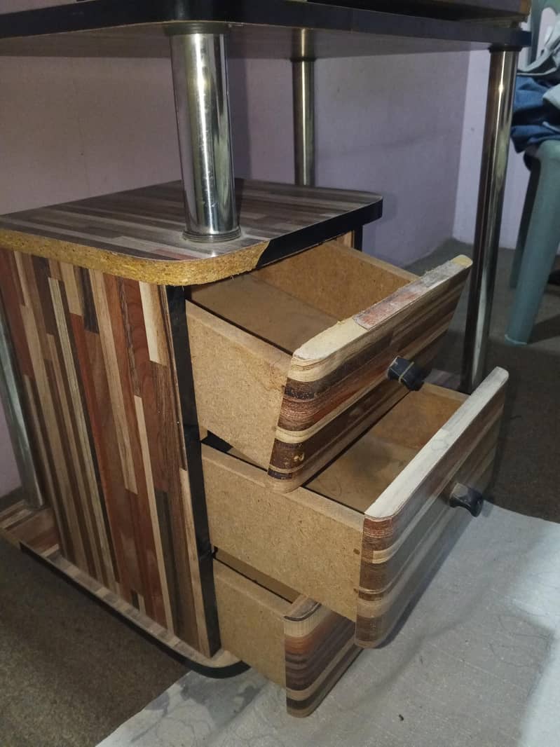 computer Table 1