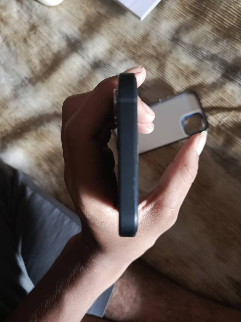 Apple iPhone 12 2