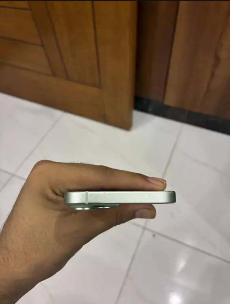 Apple iPhone 15 2