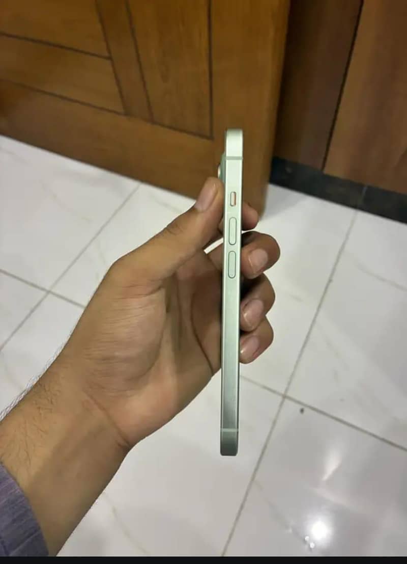 Apple iPhone 15 3