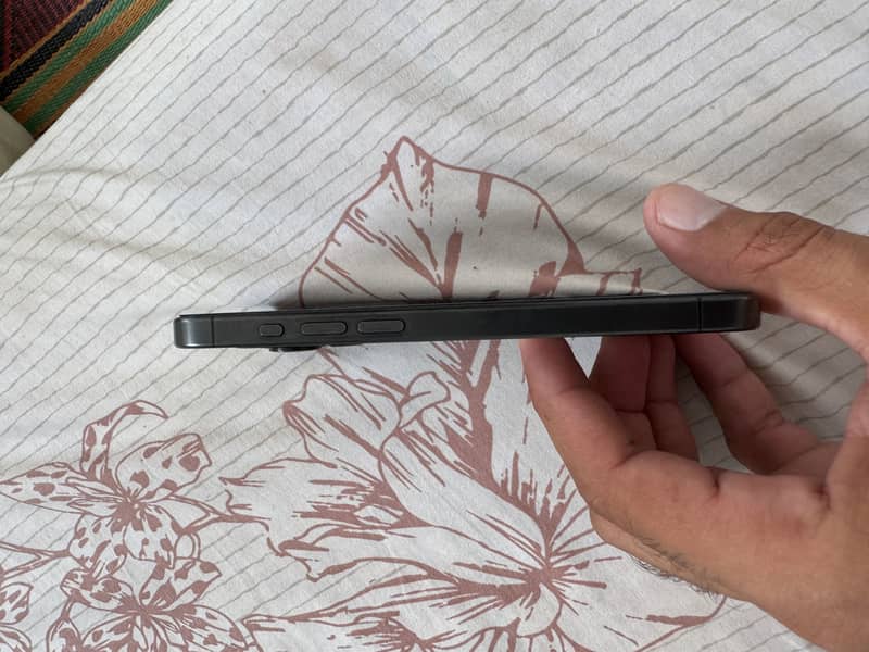 Apple iPhone 15 Pro 0