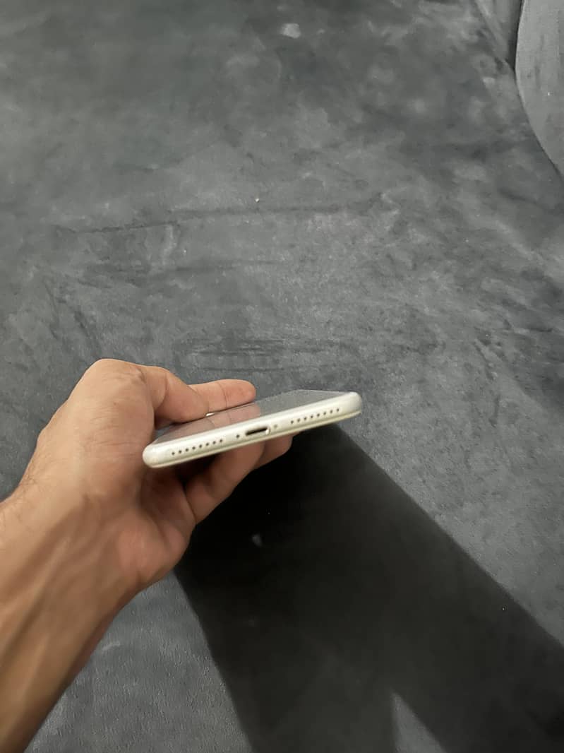 Apple iPhone 7 Plus 2