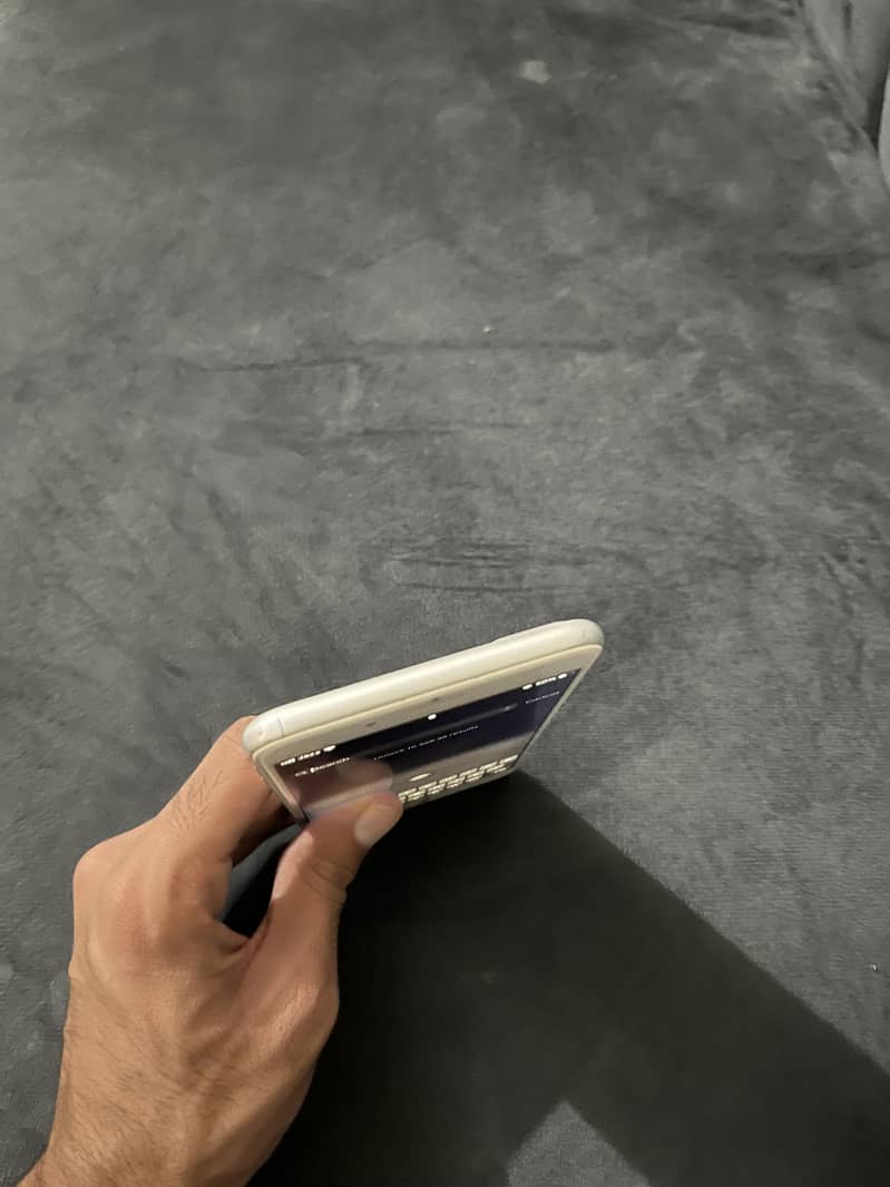 Apple iPhone 7 Plus 6