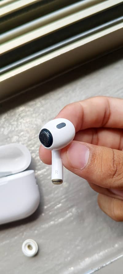 Airpods pro 2  (dubai) best sound
