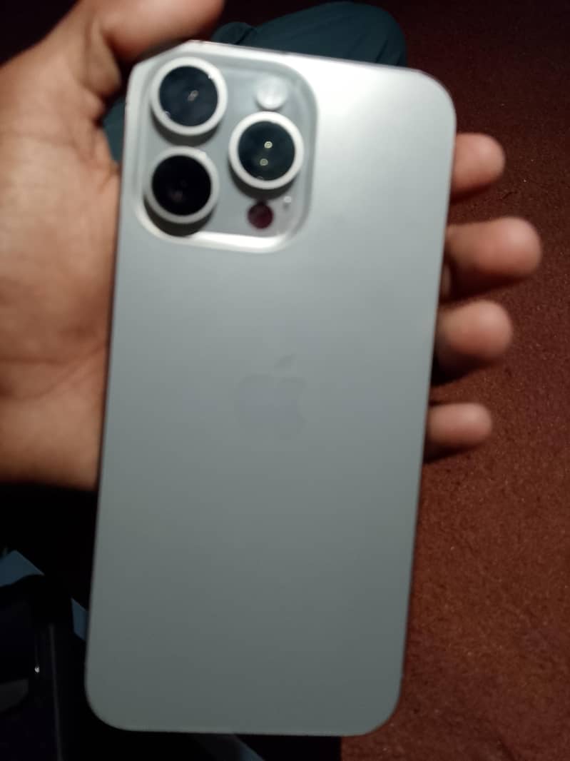 Apple iPhone 15 Pro Max 0