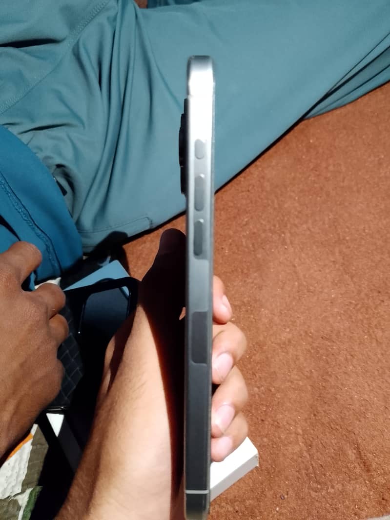 Apple iPhone 15 Pro Max 2