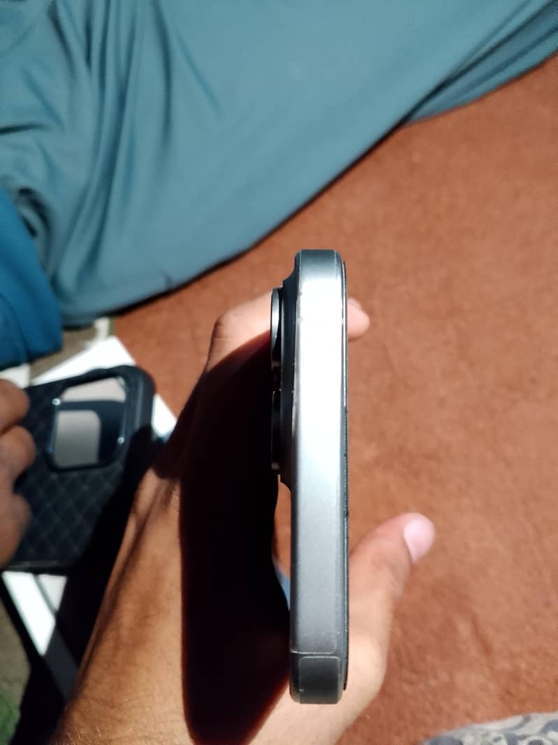 Apple iPhone 15 Pro Max 3