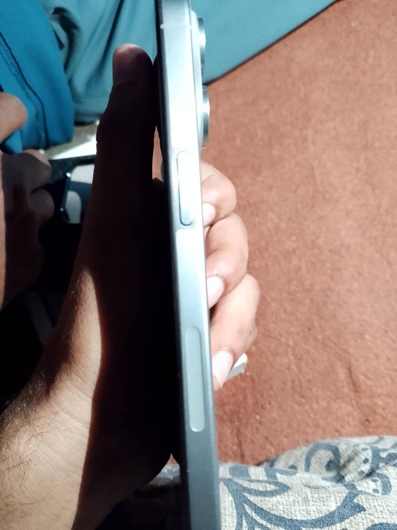 Apple iPhone 15 Pro Max 4