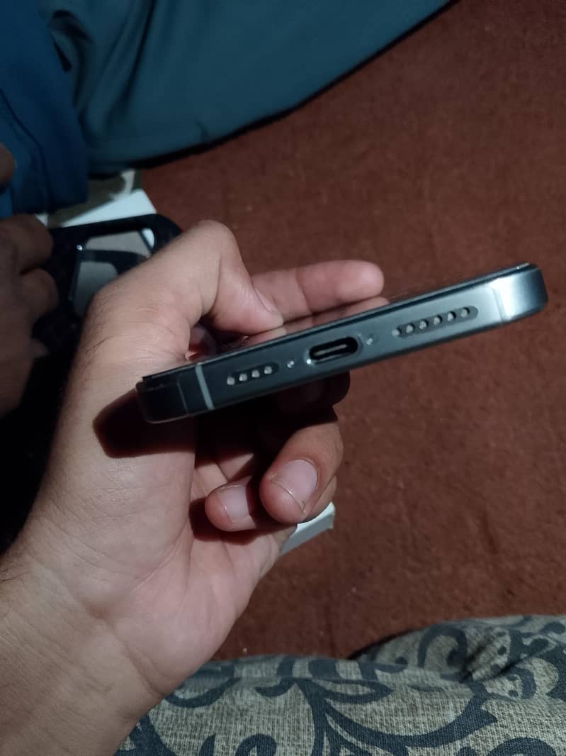 Apple iPhone 15 Pro Max 5
