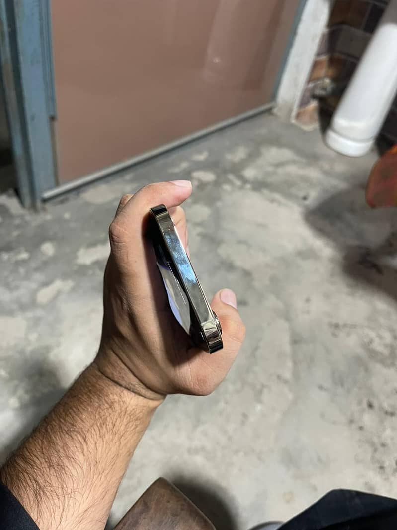 Apple iPhone 12 Pro Max 4