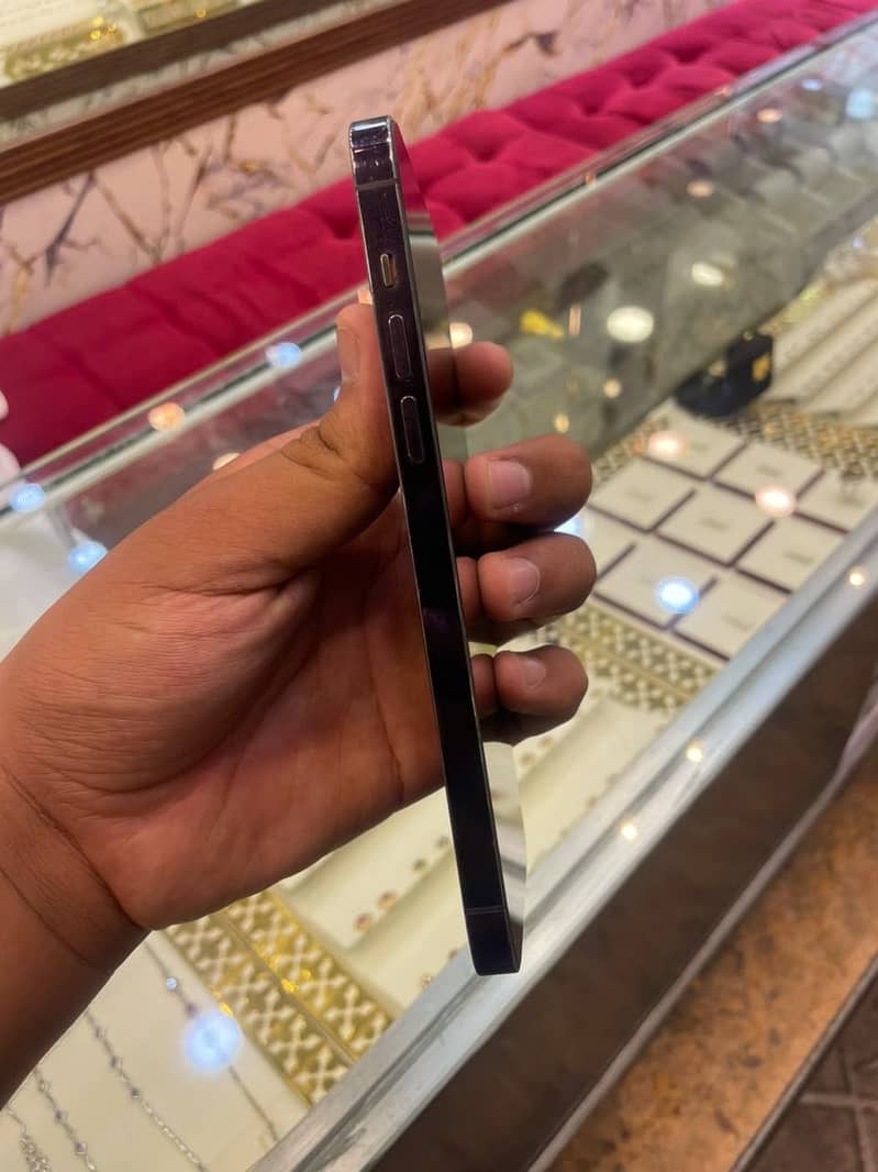 Apple iPhone 14 Pro Max 4