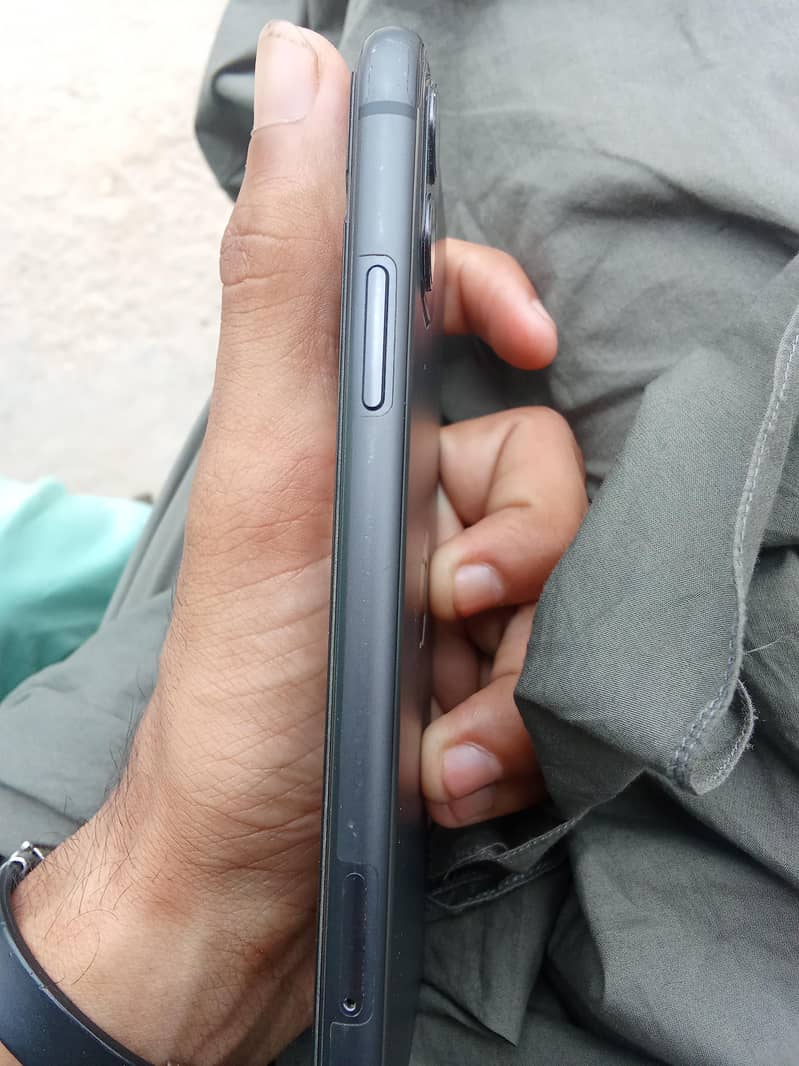 Apple iPhone 11 0
