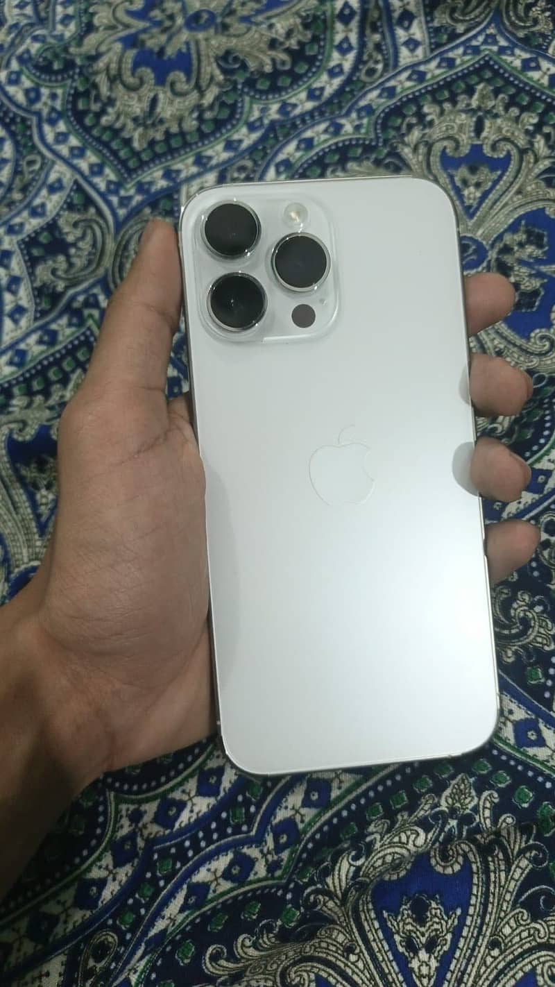 Apple iPhone 14 Pro Max 1