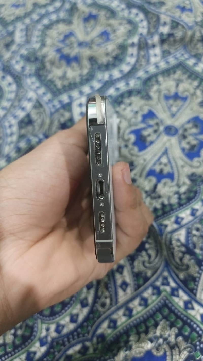 Apple iPhone 14 Pro Max 4