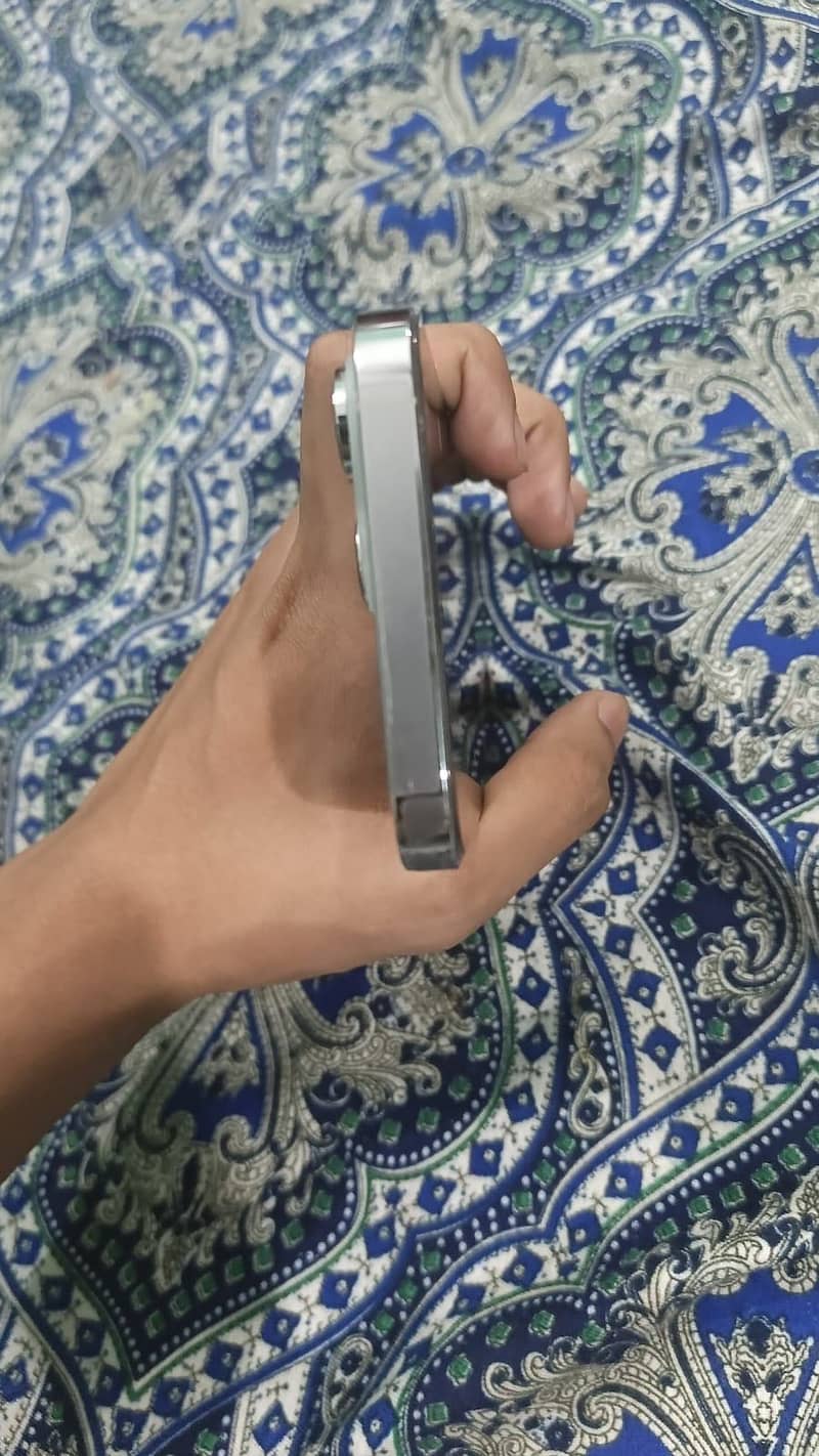 Apple iPhone 14 Pro Max 6