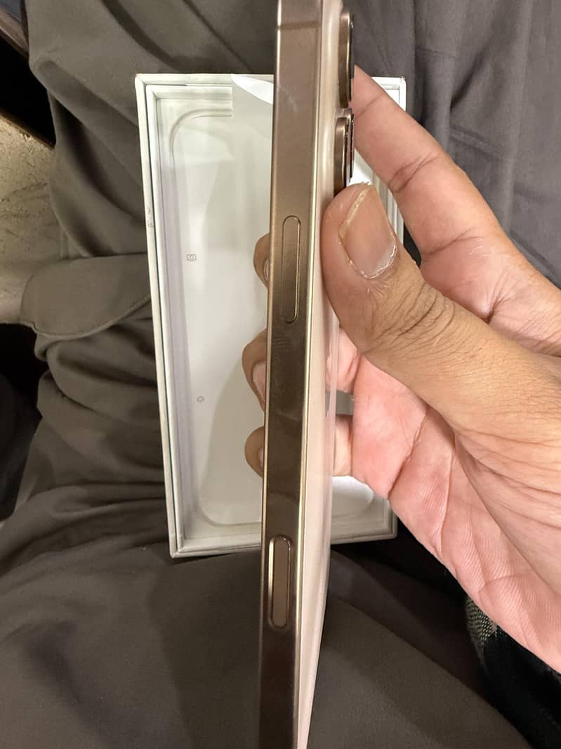 Apple iPhone 16 Pro Max 3