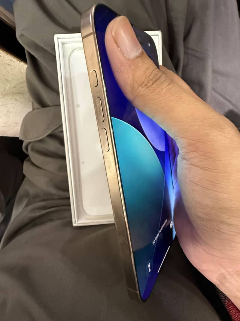 Apple iPhone 16 Pro Max 4