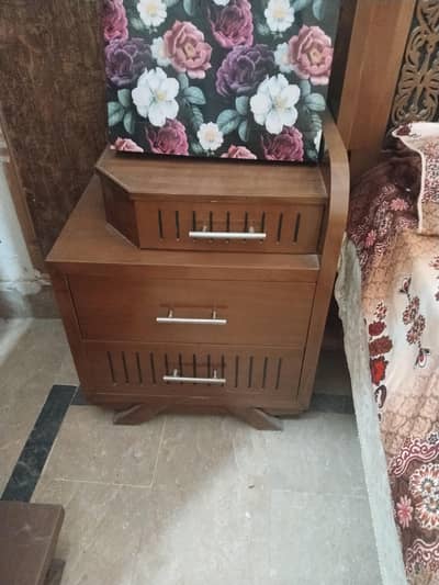 a excellent condition wooden bed set