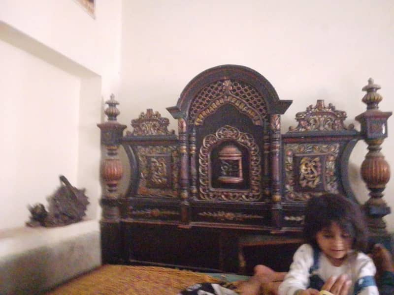 wood bed 0