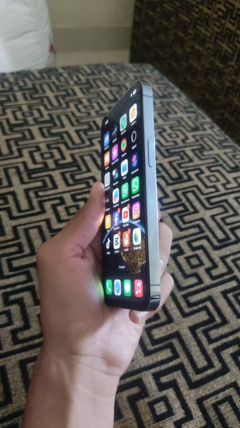 Apple iPhone 13 Pro 4
