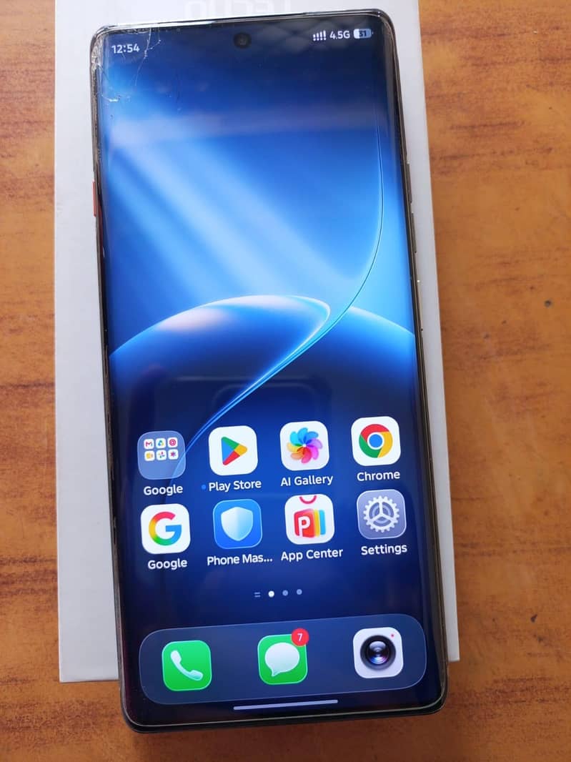 Tecno CAMON 40 Pro 1