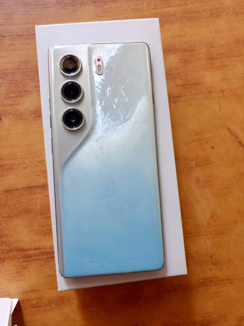 Tecno CAMON 40 Pro 4
