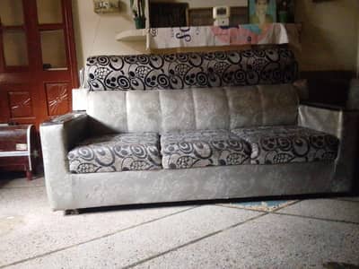 sofa. . aik 3 seater hai or aik 1 seater hai