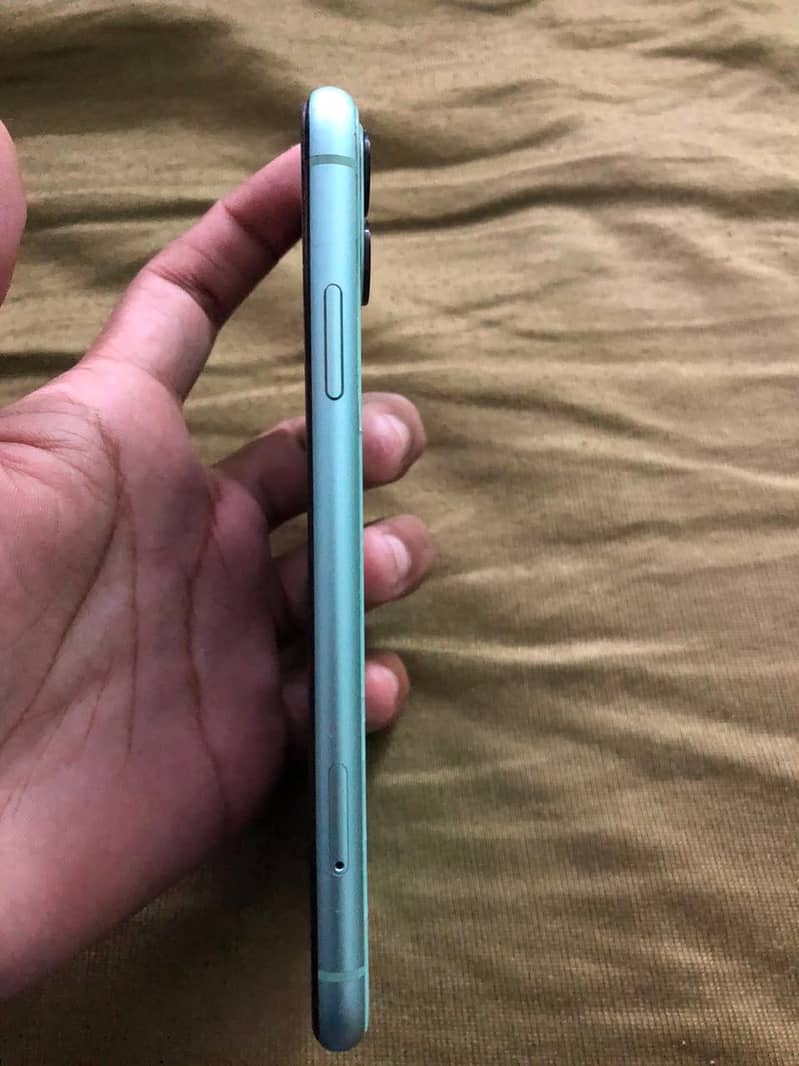 Apple iPhone 11 3