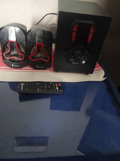 audio therter lunar with speakers
